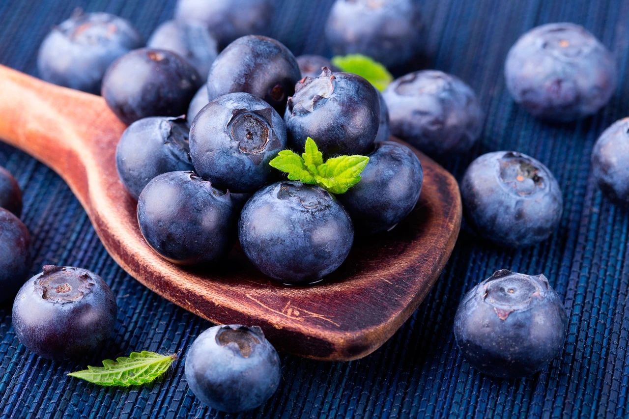 2e435e6112ad462aa9f18b8e5fd0ba2d.jpg 蓝莓进口.jpg