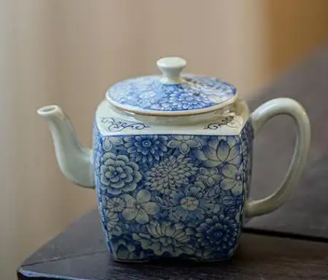 7a2232b809e834c3a0de6774dc3a8d99.jpg 陶壶.jpg