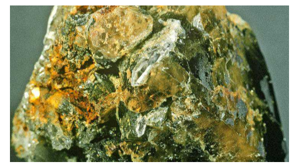 【案例】-矿石进口报关香港转运目的地港申报 【案例】-矿石进口报关香港转运目的地港申报