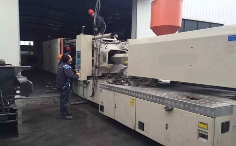 旧注塑机1 旧注塑机1