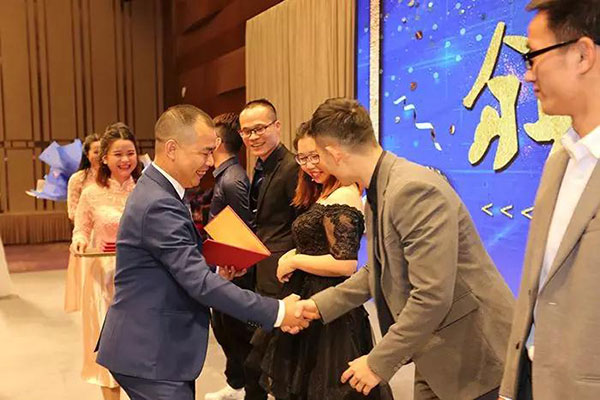 pluto4u2018年终总结及表彰大会 pluto4u2018年终总结及表彰大会