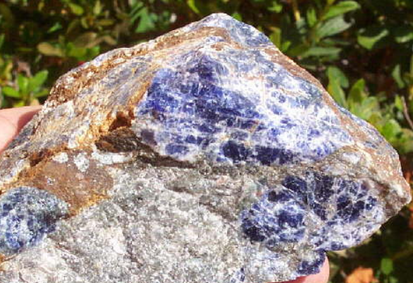 【进口案例】纳米比亚方钠石黄埔港进口报关清关