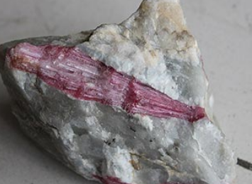 【进口案例】进口美国富铝红柱石在南海九江码头进行报关清关工作