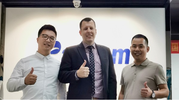 美国驻广州领事馆的领事莅临pluto4u深圳分公司参观交流！